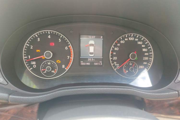 Used Volkswagen Passat 2014 1.8TSI DSG Prestige Edition Odometer Close Up