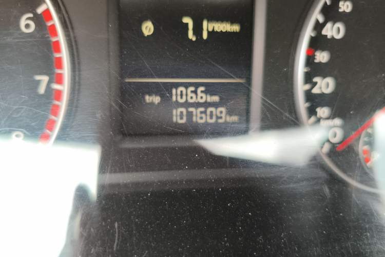 Used Volkswagen Passat 2014 1.8TSI DSG Prestige Edition Odometer Close Up