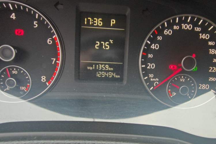 Used Volkswagen Passat 2014 1.4TSI DSG Prestige Edition Odometer Close Up