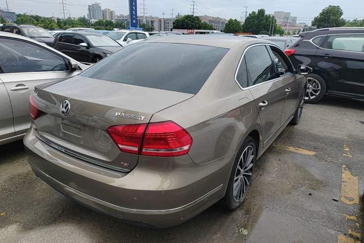 Used Volkswagen Passat 2014 2.0 TSI DSG Ultimate Edition Rear Right 45 Deg