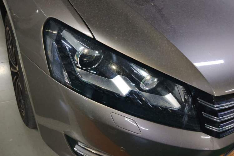 Used Volkswagen Passat 2014 1.8TSI DSG Prestige Navigation Edition Right Front Headlight