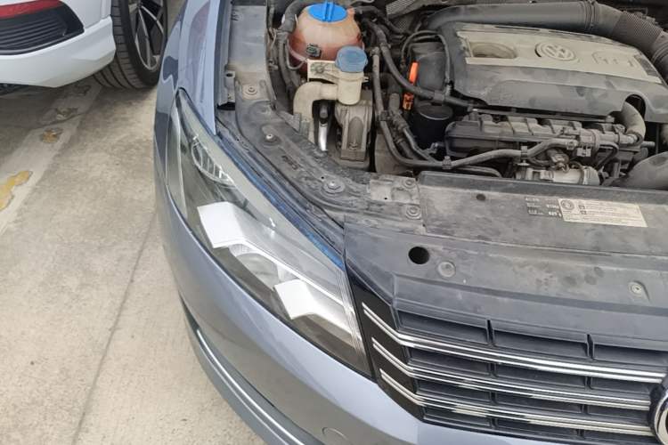 Used Volkswagen Passat 2014 1.8TSI DSG Prestige Edition Right Front Headlight