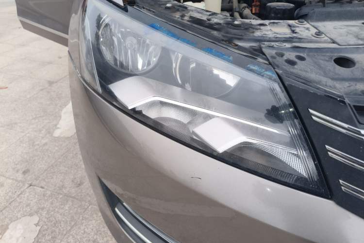 Used Volkswagen Passat 2014 1.8TSI DSG Prestige Edition Right Front Headlight