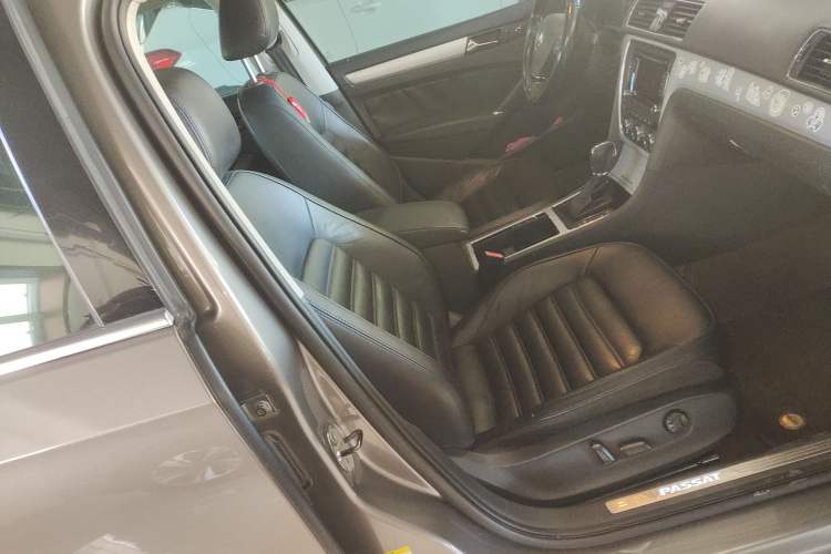 Used Volkswagen Passat 2014 1.8TSI DSG Prestige Edition Right Front Seat