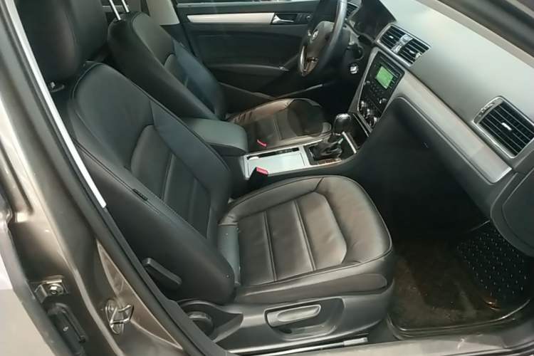 Used Volkswagen Passat 2014 1.8TSI DSG Prestige Edition Right Front Seat