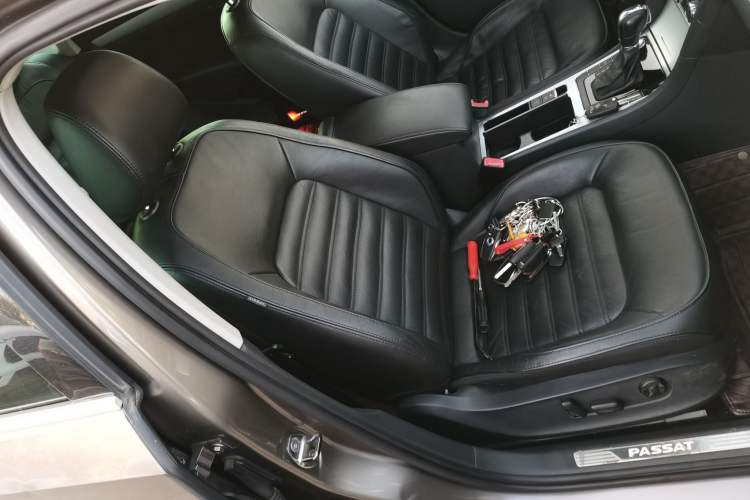 Used Volkswagen Passat 2014 1.8TSI DSG Prestige Navigation Edition Right Front Seat