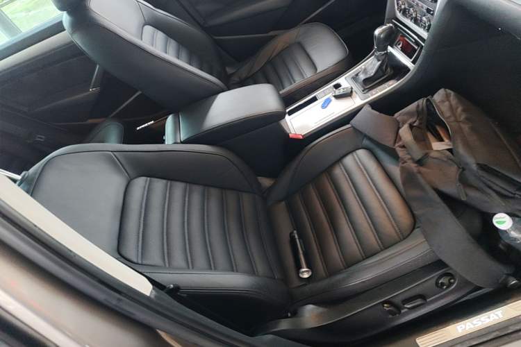 Used Volkswagen Passat 2014 1.8TSI DSG Prestige Edition Right Front Seat