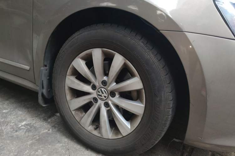 Used Volkswagen Passat 2014 1.8TSI DSG Prestige Edition Right Front Wheel Hub