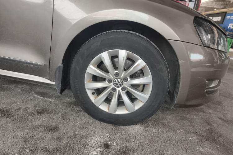 Used Volkswagen Passat 2014 1.8TSI DSG Prestige Edition Right Front Wheel Hub