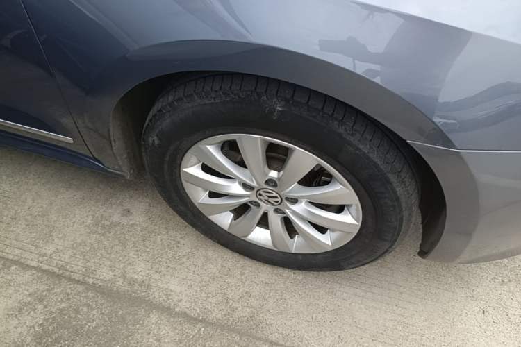 Used Volkswagen Passat 2014 1.8TSI DSG Prestige Edition Right Front Wheel Hub