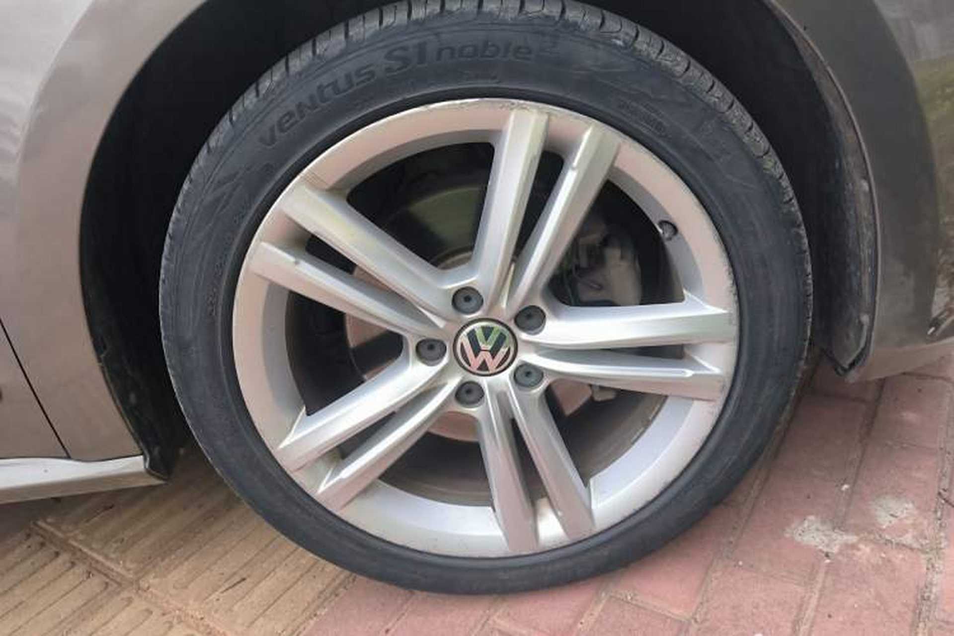 Used Volkswagen Passat 2014 2.0 TSI DSG Prestige Navigation Edition Right Front Wheel Hub