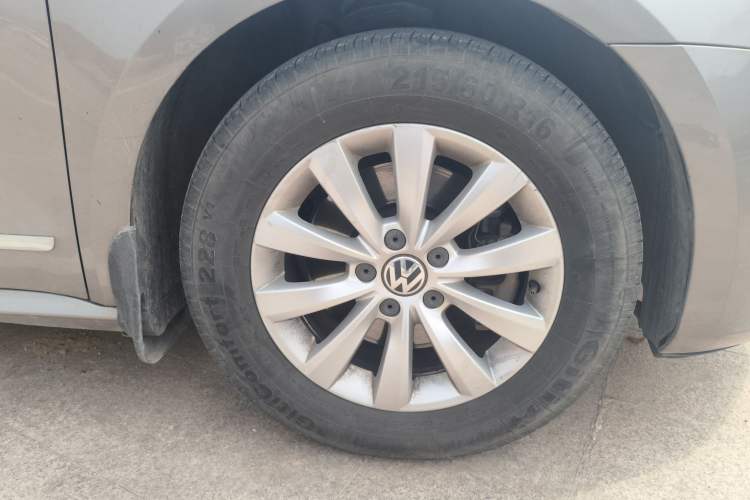 Used Volkswagen Passat 2014 1.8TSI DSG Prestige Edition Right Front Wheel Hub