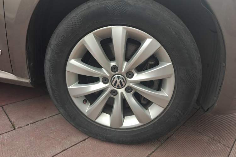 Used Volkswagen Passat 2014 1.4TSI DSG Prestige Edition Right Front Wheel Hub