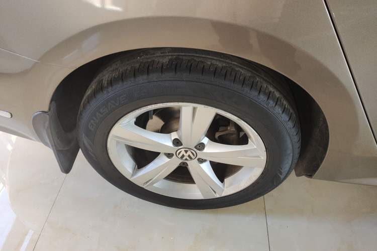 Used Volkswagen Passat 2014 1.8TSI DSG Prestige Edition Right Rear Wheel Hub