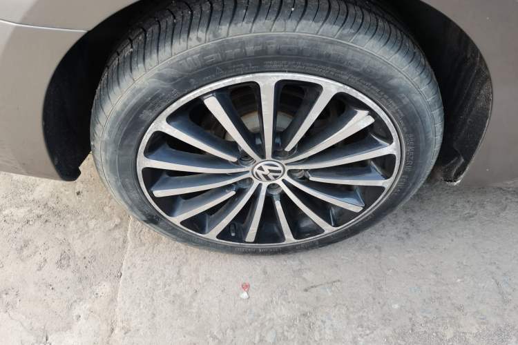 Used Volkswagen Passat 2014 1.8TSI DSG Prestige Navigation Edition Right Rear Wheel Hub