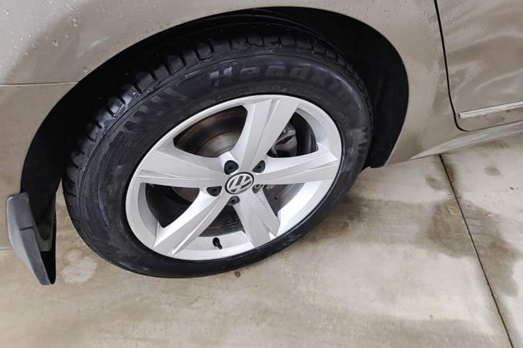 Used Volkswagen Passat 2014 1.8TSI DSG Prestige Edition Right Rear Wheel Hub