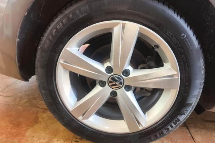 Used Volkswagen Passat 2014 1.8TSI DSG Prestige Edition Right Rear Wheel Hub
