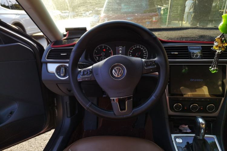 Used Volkswagen Passat 2014 1.8TSI DSG Prestige Edition Steering Wheel