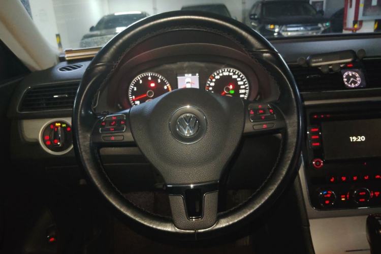 Used Volkswagen Passat 2014 1.8TSI DSG Prestige Navigation Edition Steering Wheel