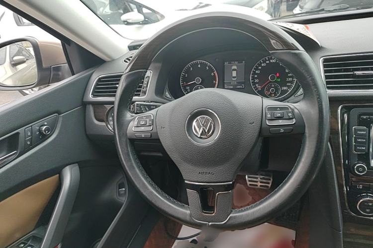 Used Volkswagen Passat 2014 2.0 TSI DSG Ultimate Edition Steering Wheel