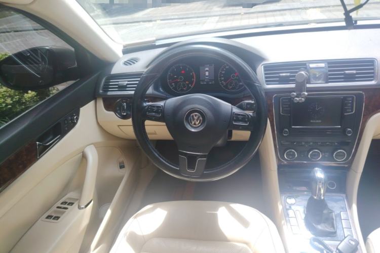 Used Volkswagen Passat 2014 1.8TSI DSG Prestige Edition Steering Wheel
