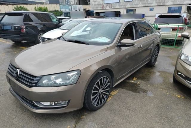 Ojetý Volkswagen Passat 2014 2.0 TSI DSG Ultimate Edition