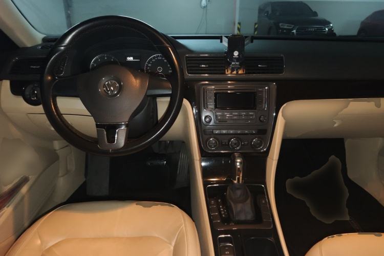 Used Volkswagen Passat 2014 1.8TSI DSG Prestige Edition Center Console