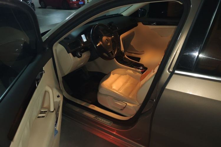 Used Volkswagen Passat 2014 1.8TSI DSG Prestige Edition Driver Seat