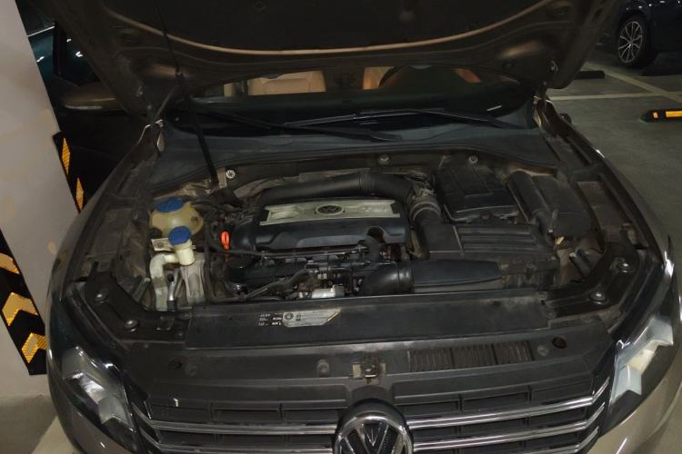 Used Volkswagen Passat 2014 1.8TSI DSG Prestige Edition Engine Bay
