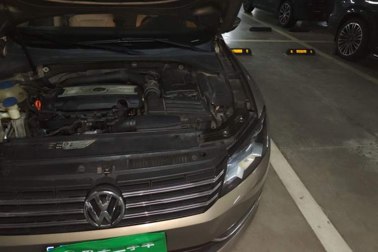 Used Volkswagen Passat 2014 1.8TSI DSG Prestige Edition Engine Bay Left