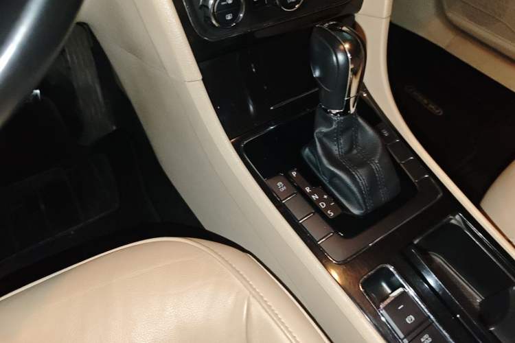Used Volkswagen Passat 2014 1.8TSI DSG Prestige Edition Gear Lever