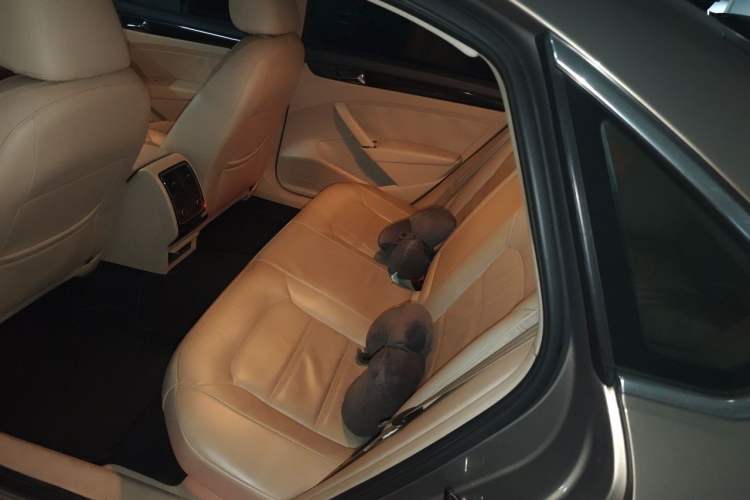 Used Volkswagen Passat 2014 1.8TSI DSG Prestige Edition Left Rear Seat
