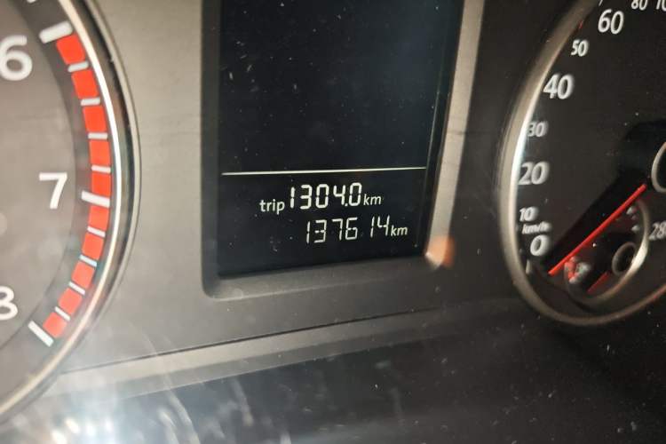 Used Volkswagen Passat 2014 1.8TSI DSG Prestige Edition Odometer Close Up