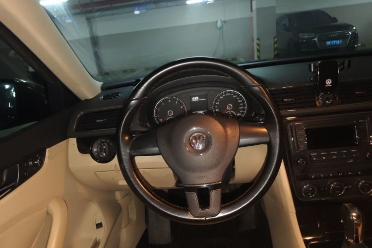 Used Volkswagen Passat 2014 1.8TSI DSG Prestige Edition Steering Wheel