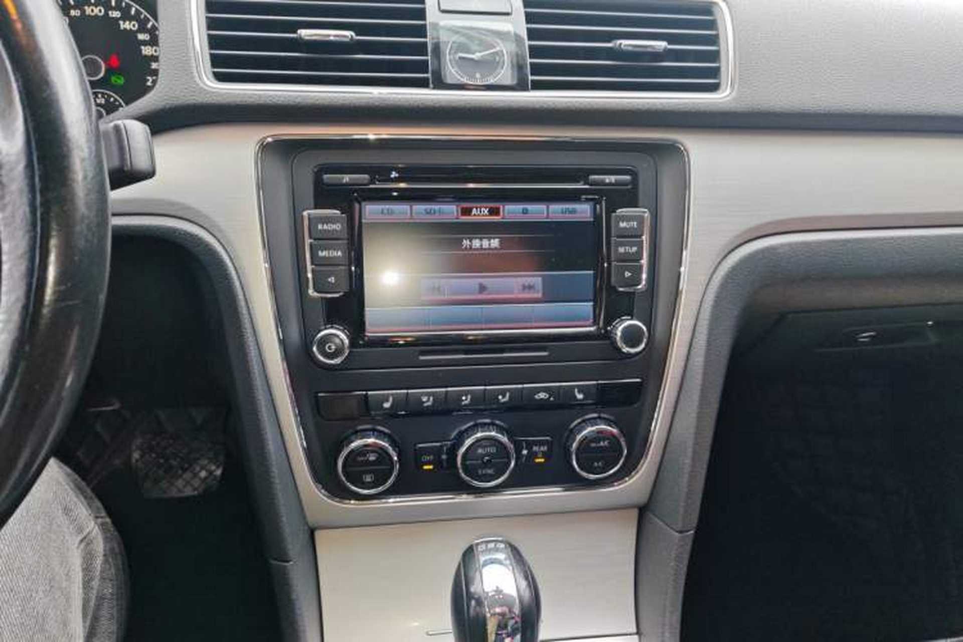 Used Volkswagen Passat 2014 1.8TSI DSG Prestige Edition Audio And AC Panel