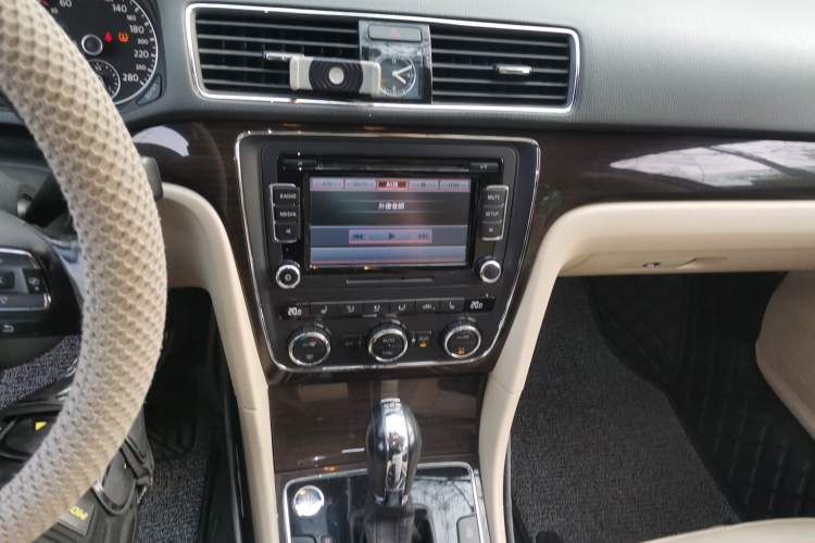 Used Volkswagen Passat 2014 2.0 TSI DSG Prestige Edition Audio And AC Panel