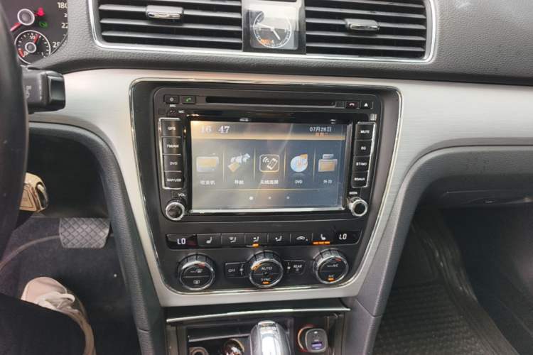 Used Volkswagen Passat 2014 1.8TSI DSG 30th Anniversary Edition Audio And AC Panel