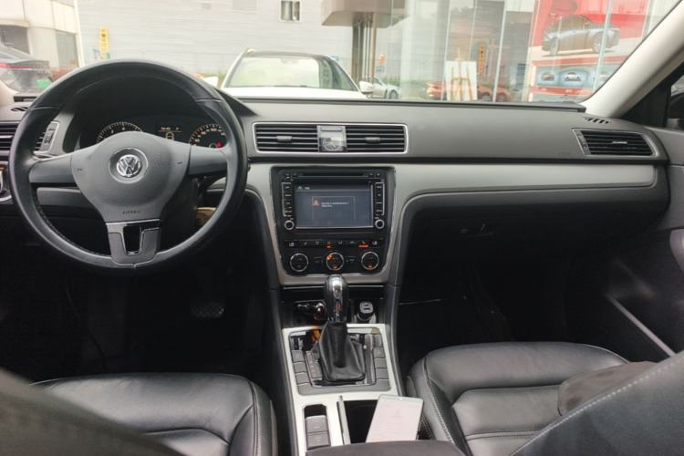 Used Volkswagen Passat 2014 1.8TSI DSG 30th Anniversary Edition Center Console