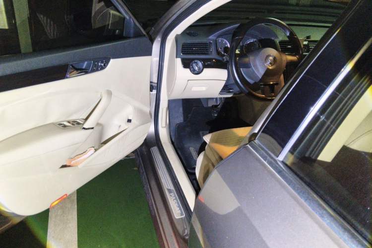 Used Volkswagen Passat 2014 1.8TSI Automatic Prestige Edition Driver Seat