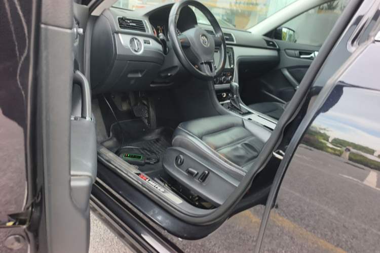 Used Volkswagen Passat 2014 1.8TSI DSG 30th Anniversary Edition Driver Seat