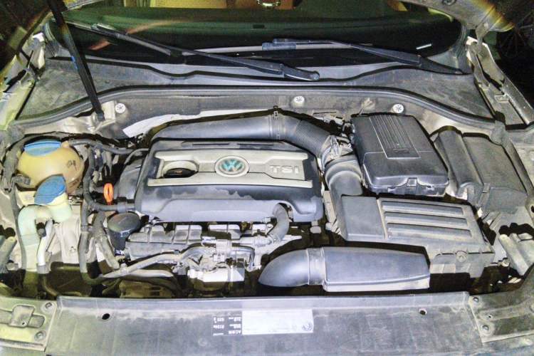 Used Volkswagen Passat 2014 1.8TSI Automatic Prestige Edition Engine Bay