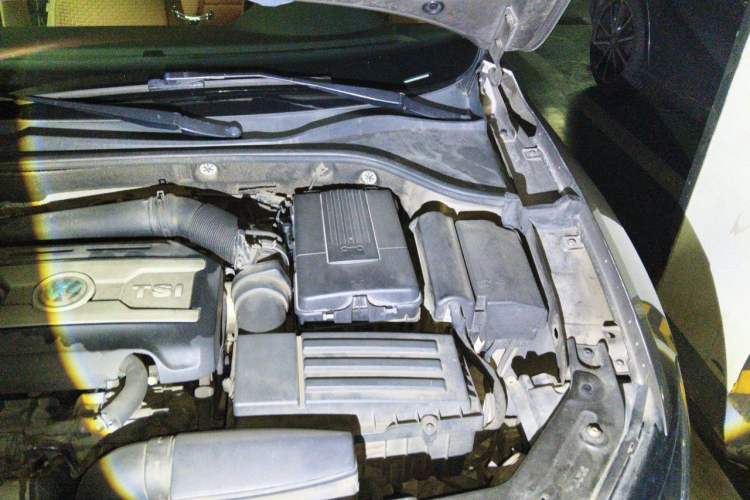 Used Volkswagen Passat 2014 1.8TSI Automatic Prestige Edition Engine Bay Left