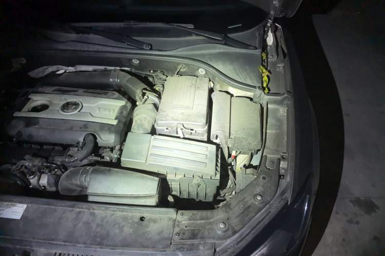 Used Volkswagen Passat 2014 1.8TSI DSG Prestige Edition Engine Bay Left