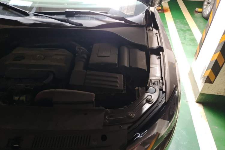Used Volkswagen Passat 2014 1.8TSI DSG Prestige Edition Engine Bay Left