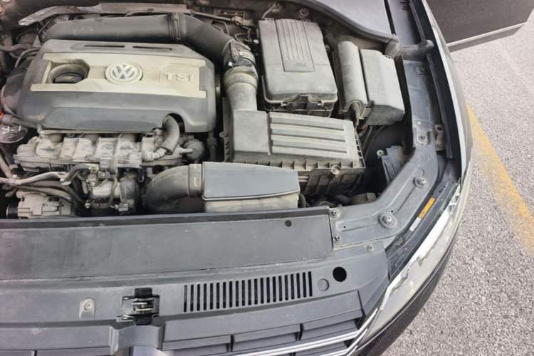 Used Volkswagen Passat 2014 1.8TSI DSG 30th Anniversary Edition Engine Bay Left