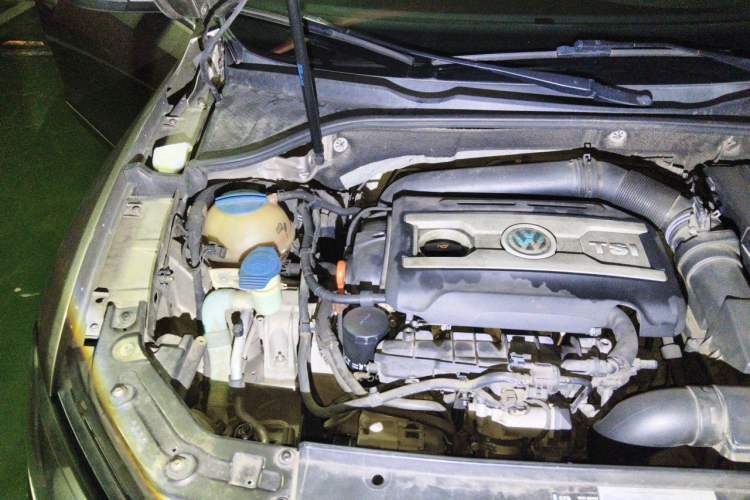 Used Volkswagen Passat 2014 1.8TSI Automatic Prestige Edition Engine Bay Right