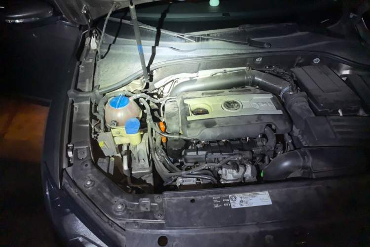 Used Volkswagen Passat 2014 1.8TSI DSG Prestige Edition Engine Bay Right