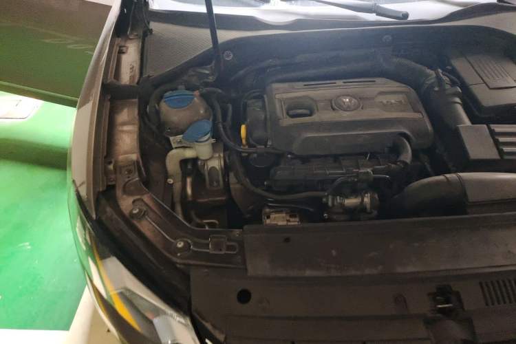 Used Volkswagen Passat 2014 1.8TSI DSG Prestige Edition Engine Bay Right