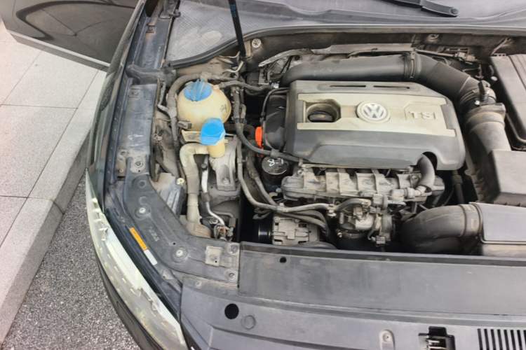 Used Volkswagen Passat 2014 1.8TSI DSG 30th Anniversary Edition Engine Bay Right