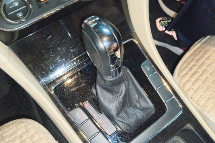 Used Volkswagen Passat 2014 1.8TSI Automatic Prestige Edition Gear Lever
